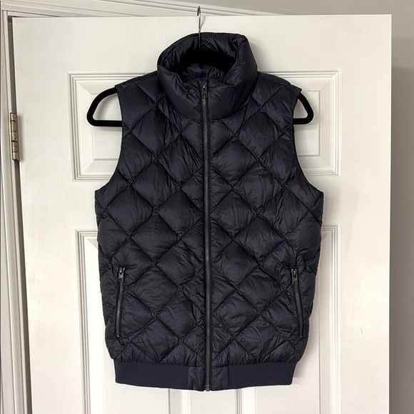 Patagonia Women’s Prow Bomber Down Vest - Picture 5 of 9